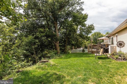 1740 Southport Dr, Lancaster PA  17603-9351 exterior