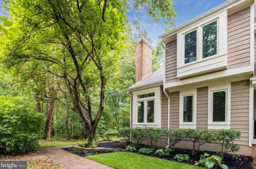 1128 Whitworth Ct, Herndon, VA 20170-3521