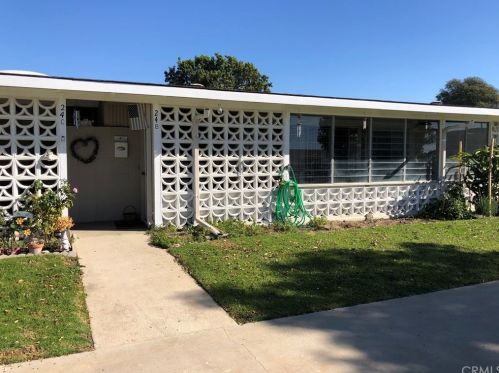 1543 Monterey Rd, Seal Beach, CA 90740-5271