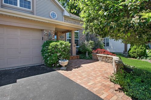 7272 Presidential Dr, Gurnee IL  60031-5302 exterior
