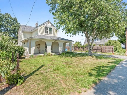 11 Royal Ave, Warwick, RI 02889-2125