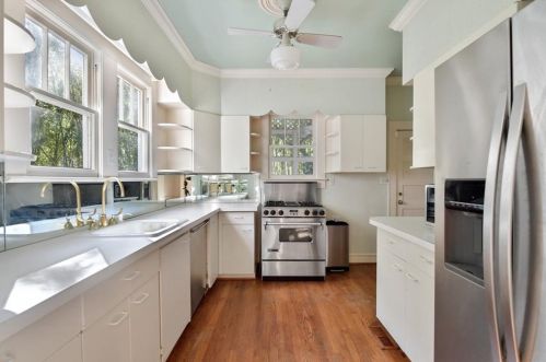 100 Brookhaven Dr, Atlanta GA  30319-3003 exterior