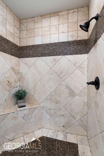 555 Glenmanor Ct, Atlanta GA  30328-4270 exterior