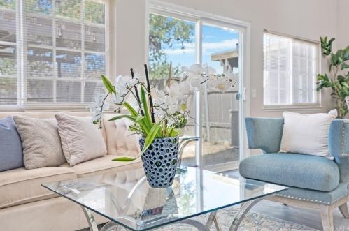 5647 Helix St, Riverside, CA 92509-6684