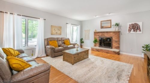 31 Drake Ct, Dover NJ  07869-4851 exterior