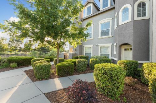 5472 Tares Cir, Elk Grove, CA 95757-4361