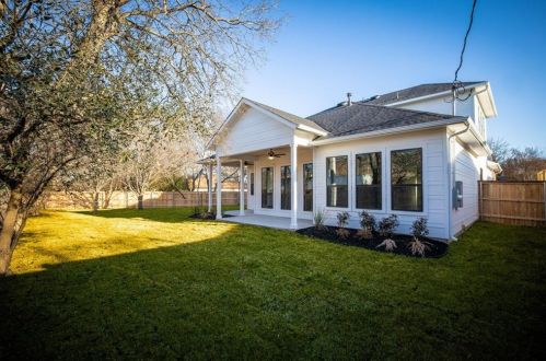 2011 Belford Dr, Austin TX  78757-8207 exterior