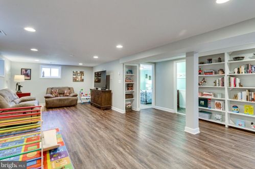 909 Roswell Dr, Silver Spring MD 20901-2128 exterior