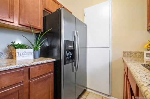 17857 Oxford Pl, Denver CO 80014-5137 exterior