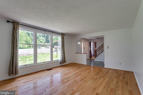 16146 Darwin Ct, Woodbridge, VA 22191-4421