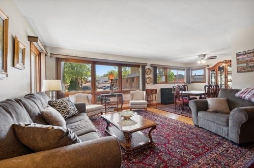 8530 Callie Ave, Morton Grove, IL 60053-2801