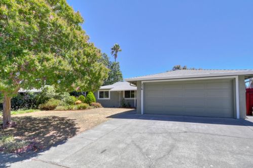 376 Adobe Dr, Vacaville, CA 95687-5805
