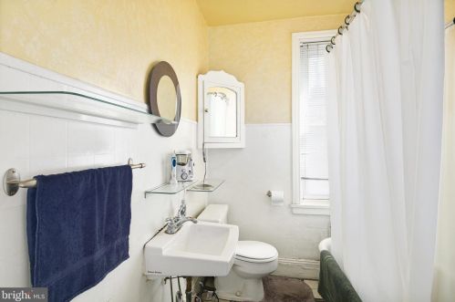 867 30 St, Philadelphia PA 19121-3604 exterior