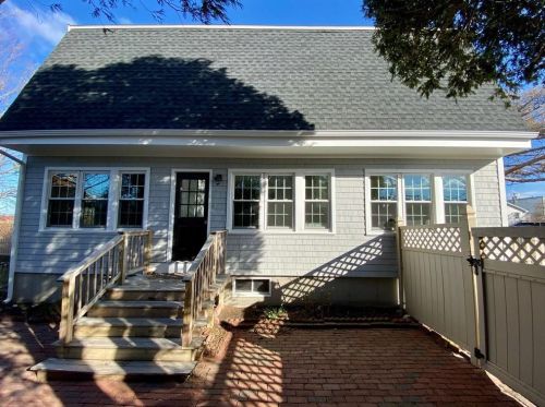 50 Halsey St, Middletown, RI 02840-1333