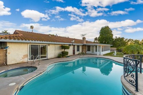 15740 Rancho Viejo Dr, Riverside CA  92506-5820 exterior