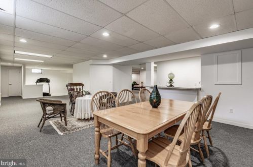 8 Tomlyn Dr, Princeton NJ  08540-4316 exterior