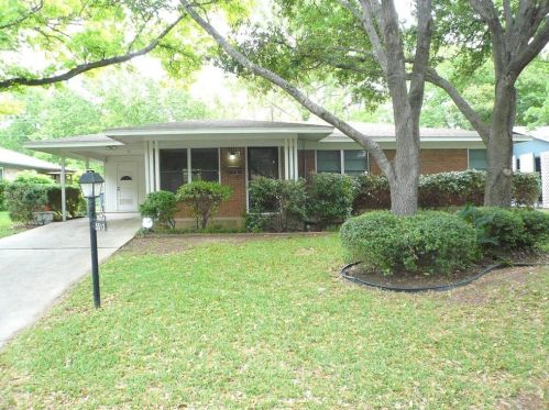 5513 Delwood Dr, Austin TX  78723-2604 exterior