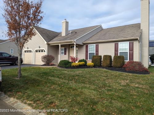 5 Fieldstone Ct, Lakehurst, NJ 08759-5162