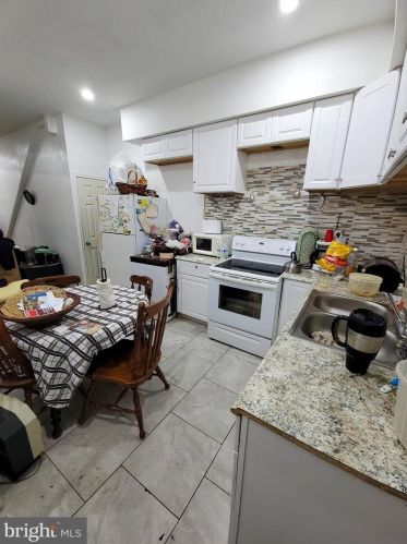 5236 2nd St, Philadelphia PA 19122-0033 exterior