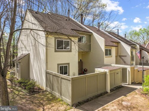 1593 Inlet Ct, Herndon, VA 20190-4426