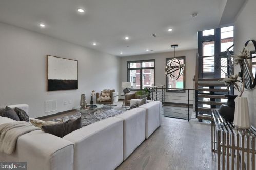 1020 Christian St, Philadelphia PA  19147-3707 exterior