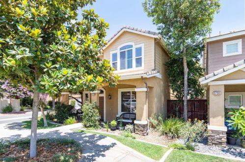 3748 Springmount St, Riverside, CA 92501-2580