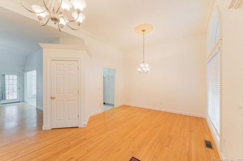 5 Stonewall Rd, Colchester CT  06420-4135 exterior
