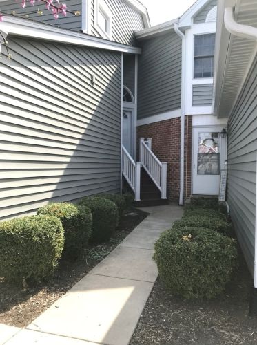 272 Camelot Ln, Carol Stream IL  60188-3617 exterior