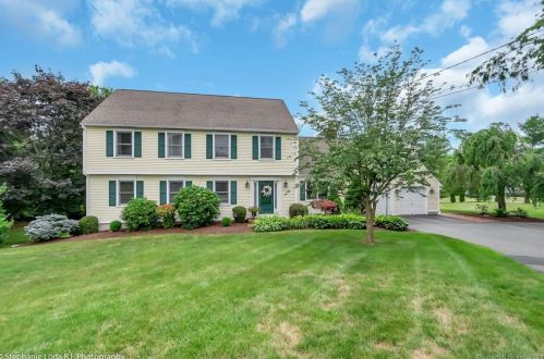 6 Guernsey Ln, Wallingford, CT 06492-5302