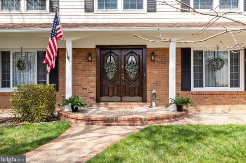 7128 Red Horse Tavern Ln, Springfield VA  22153-1404 exterior