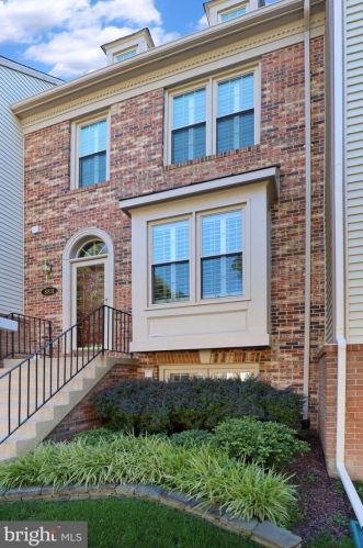 8831 Eagle Rock Ln, Springfield, VA 22153-1722