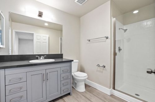 200 Wakefield Ave, Anaheim CA  92802-4224 exterior