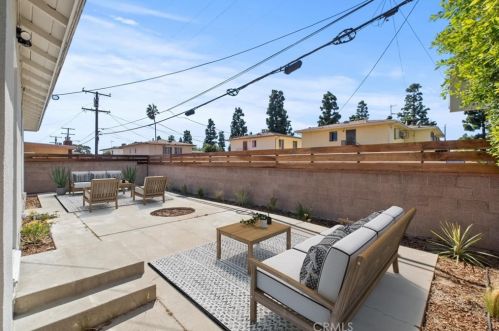 11609 Atkinson Ave, Hawthorne CA  90250-1827 exterior