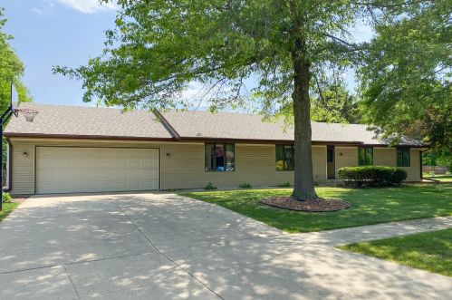 1317 Albany Ln, Rockford, IL 61107-5612