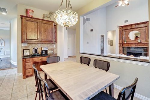 2540 Grn Oak Dr, Carrollton TX 75010-4221 exterior