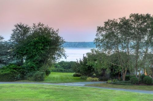 222 Winnisimet Dr, Tiverton, RI 02878-4734