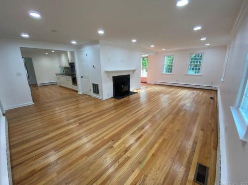 196 Coleman Rd, Middletown, CT 06457-5065