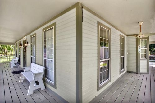 411 County Road 28, Angleton TX 77515-9420 exterior