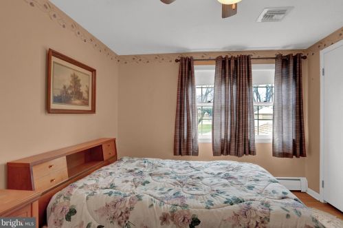 966 Mccosh St, Hanover PA 17331-1833 exterior