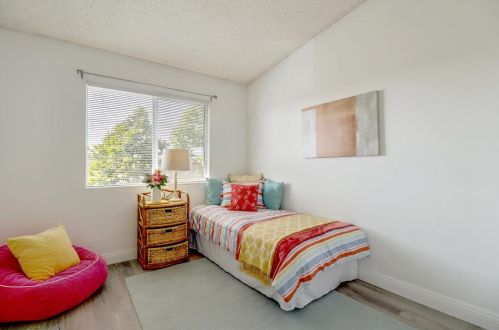 732 Sterling Dr, San Leandro CA 94578-4172 exterior