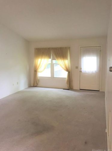671 Ledgeview Ct, Southington, CT 06489-3435