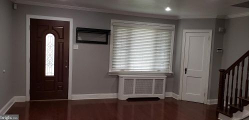 6360 Jackson St, Philadelphia, PA 19135-3225