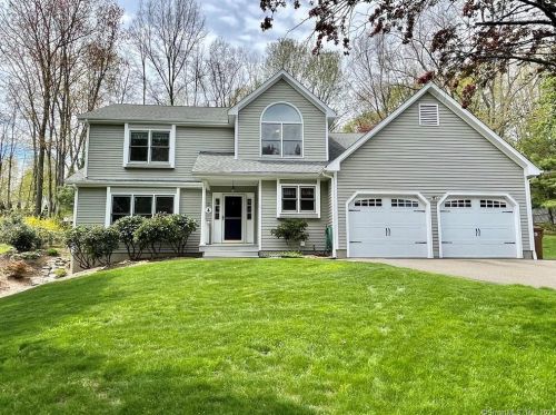 3 Gristmill Ln, Huntington, CT 06484-4648