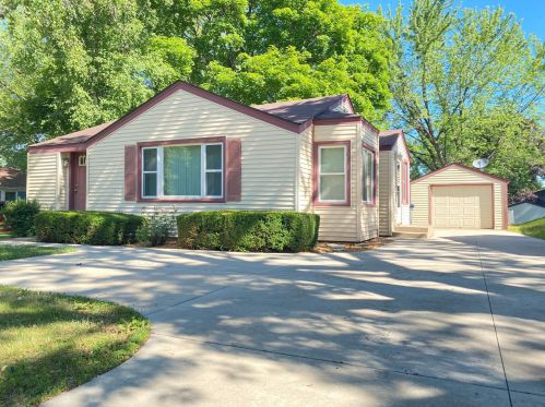 2311 Holloway Ave, Saint Paul MN  55109-4004 exterior