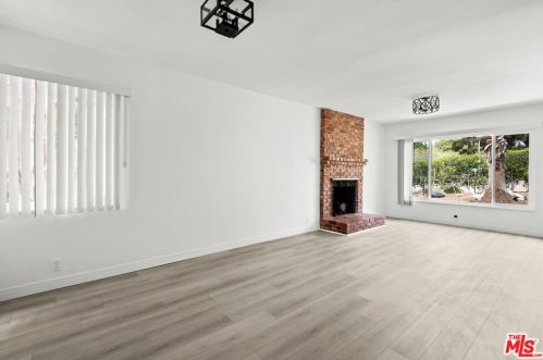374 Entrada Dr, Santa Monica CA  90402-1202 exterior