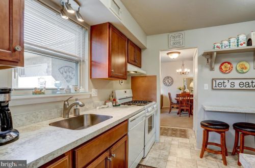 48 Valleybrook Dr, Lancaster PA  17601-4618 exterior