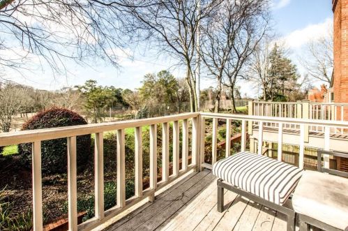 502 Ansley Villa Dr, Atlanta GA  30324-4813 exterior