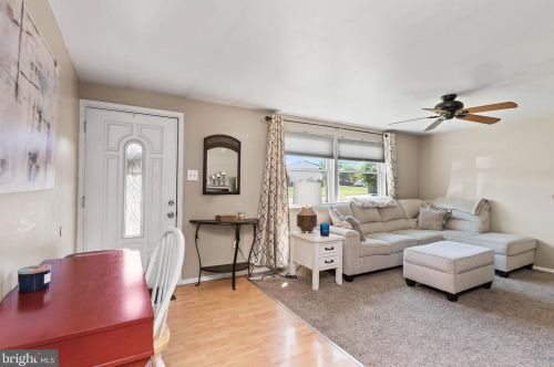 1710 Douglas Dr, Carlisle, PA 17013-1091
