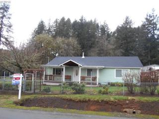 88164 Chestnut St, Mapleton, OR 97453-9617