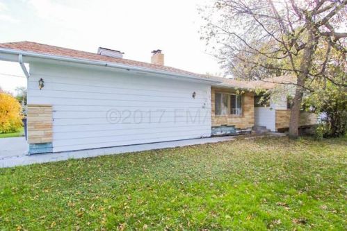 211 6th Ave, Moorhead, MN 56560-2631